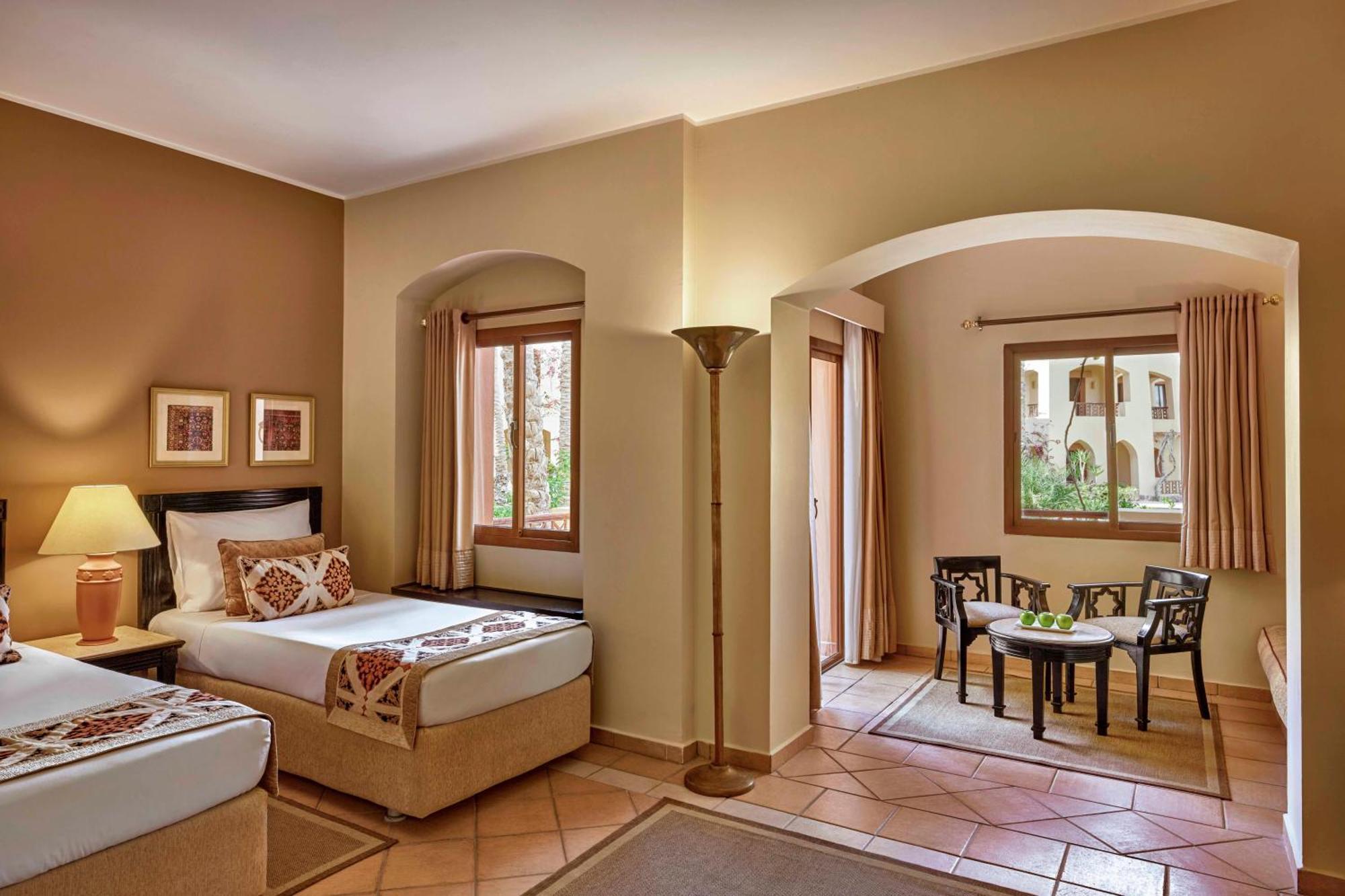 Deluxe Queen or Twin Bed Garden View