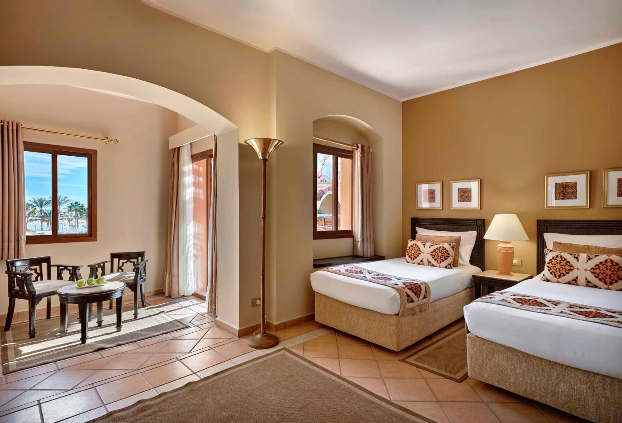 Deluxe Queen or Twin Bed Pool View