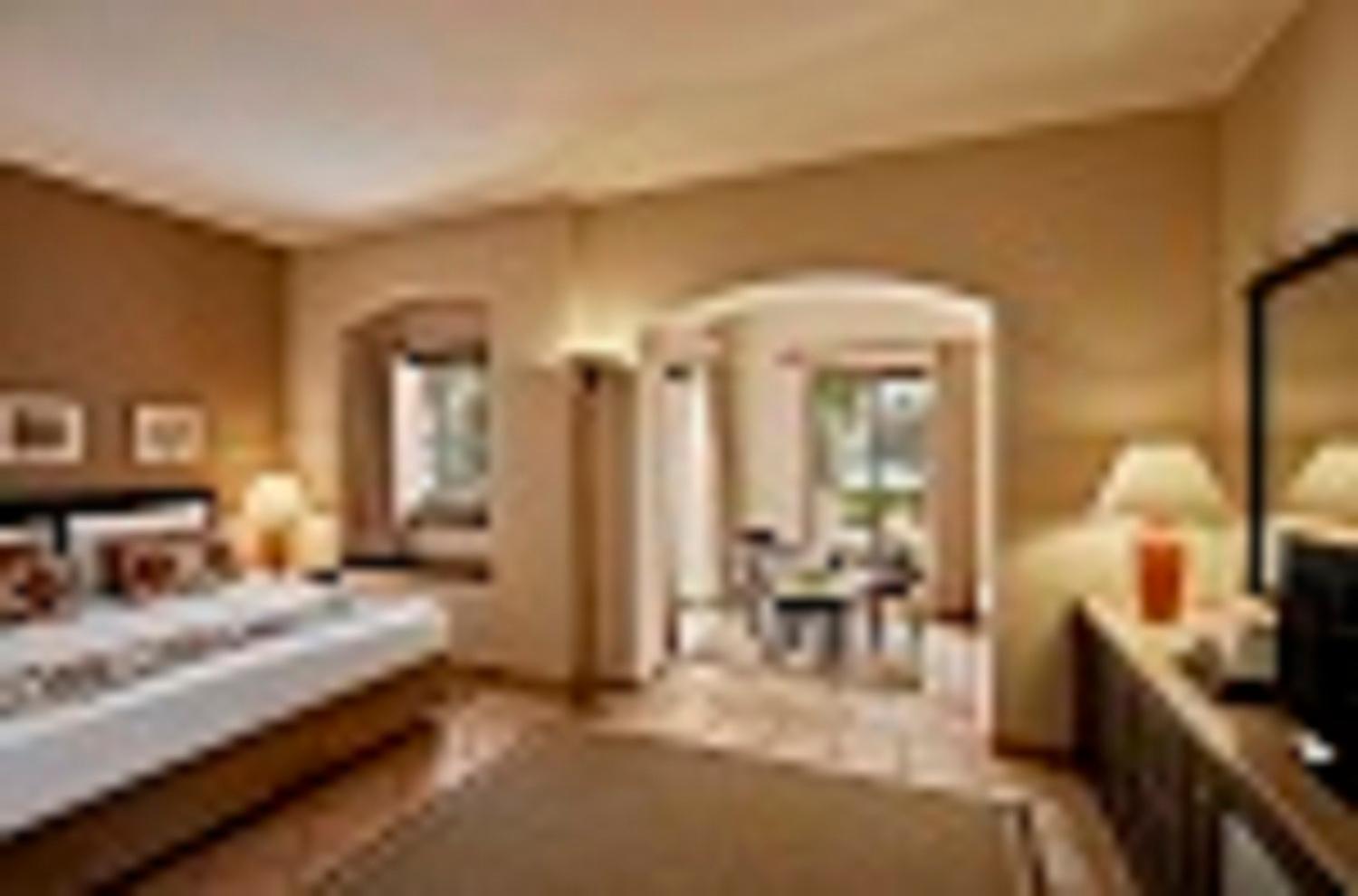 Deluxe Queen or Twin Bed Garden View