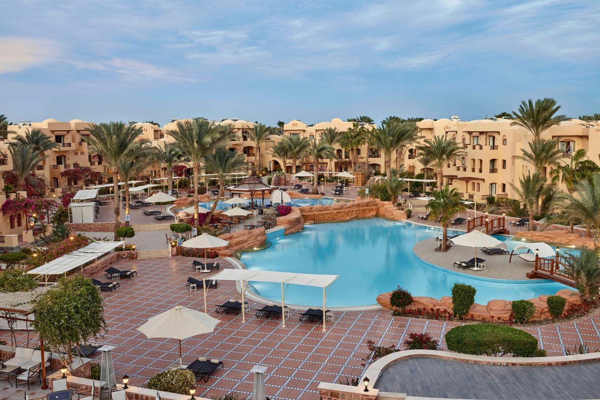 Superior Queen or Twin Bed Pool View